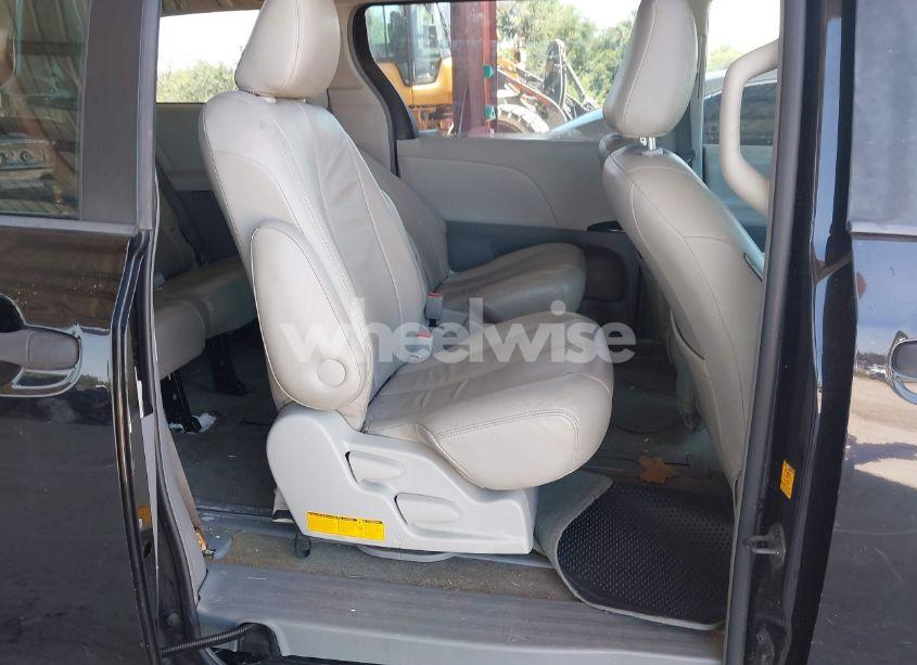 Photo 8 of 2011 Toyota Sienna BASE V6 (VIN 5TDZK3DC1BS158967)