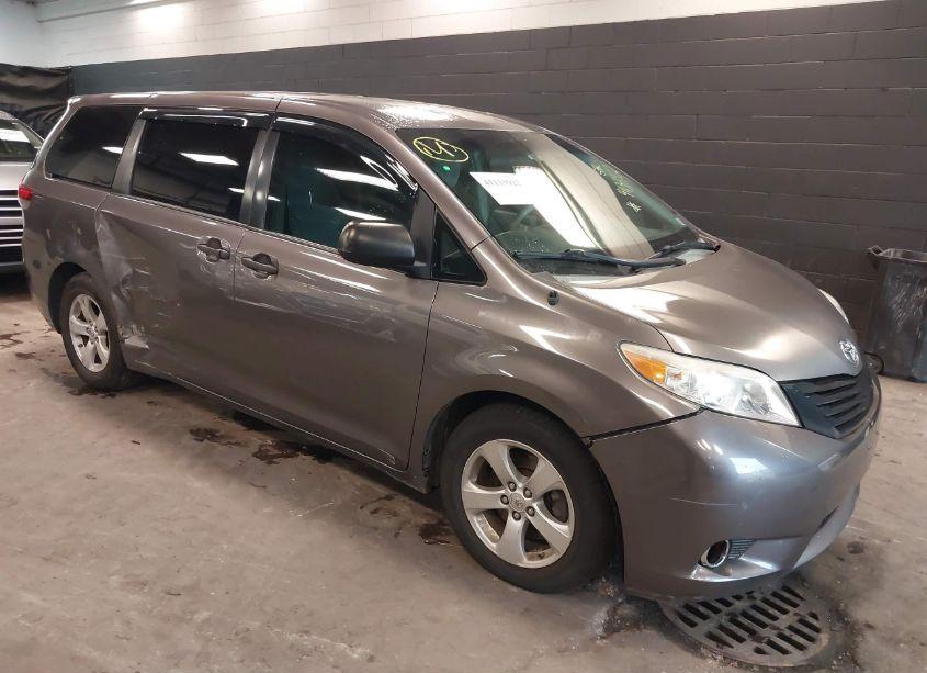 2013 Toyota Sienna L V6 7 PASSENGER (VIN 5TDZK3DC1DS282384) main photo