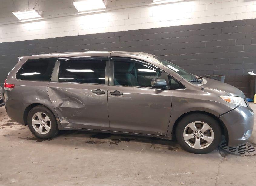 Photo 13 of 2013 Toyota Sienna L V6 7 PASSENGER (VIN 5TDZK3DC1DS282384)