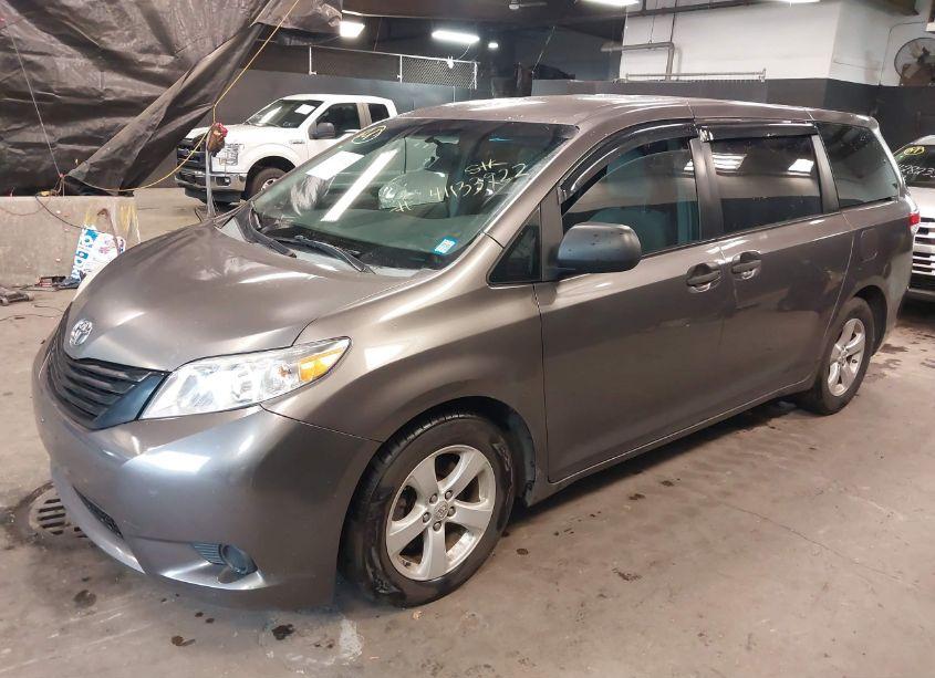 Photo 2 of 2013 Toyota Sienna L V6 7 PASSENGER (VIN 5TDZK3DC1DS282384)