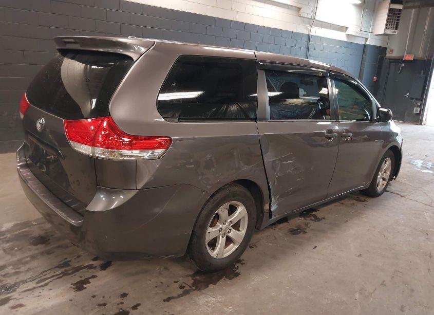 Photo 4 of 2013 Toyota Sienna L V6 7 PASSENGER (VIN 5TDZK3DC1DS282384)