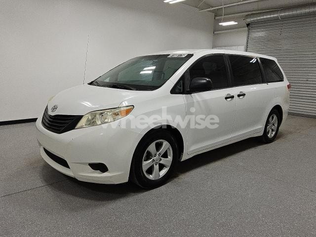 2013 TOYOTA SIENNA (VIN 5TDZK3DC1DS335455) main photo