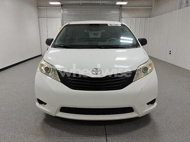 Photo 10 of 2013 TOYOTA SIENNA (VIN 5TDZK3DC1DS335455)