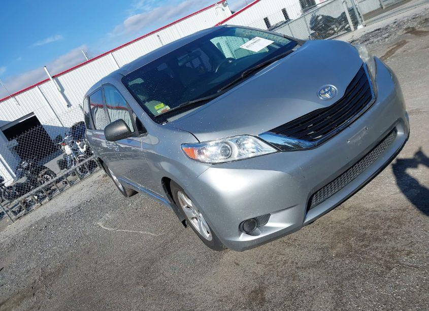 2016 Toyota Sienna L 7 PASSENGER (VIN 5TDZK3DC1GS726089) main photo
