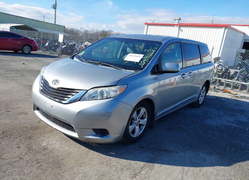 Photo 2 of 2016 Toyota Sienna L 7 PASSENGER (VIN 5TDZK3DC1GS726089)