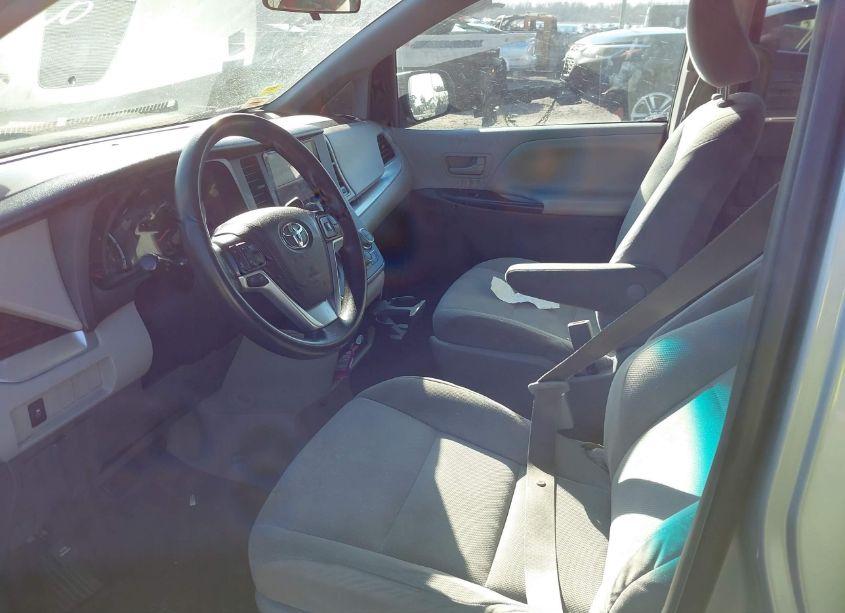 Photo 5 of 2016 Toyota Sienna L 7 PASSENGER (VIN 5TDZK3DC1GS726089)