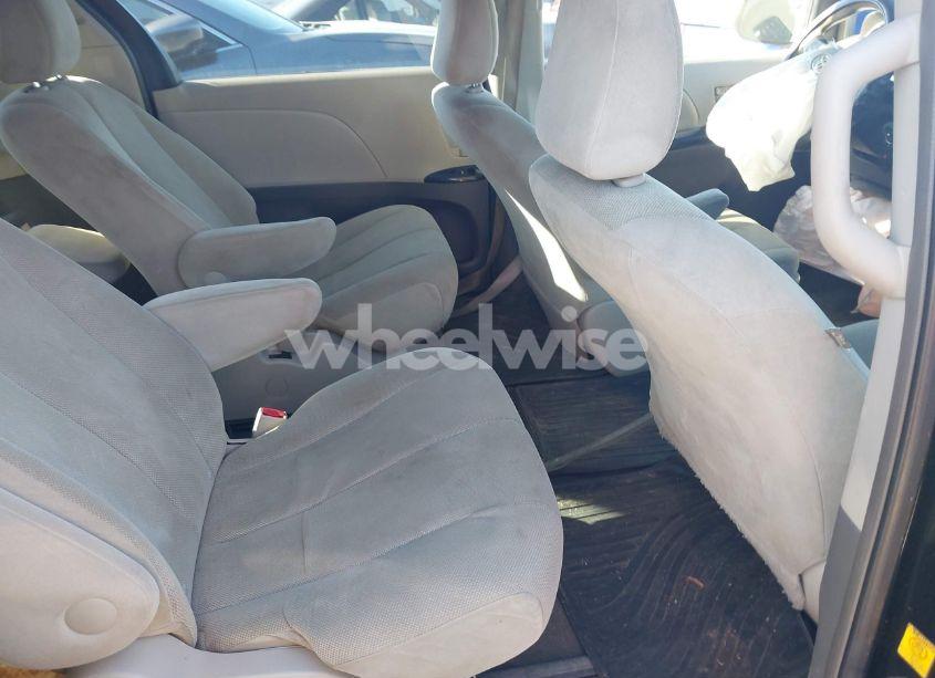 Photo 8 of 2011 Toyota Sienna BASE V6 (VIN 5TDZK3DC2BS008902)