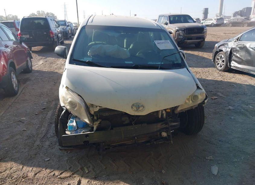 Photo 12 of 2011 Toyota Sienna BASE V6 (VIN 5TDZK3DC2BS027823)