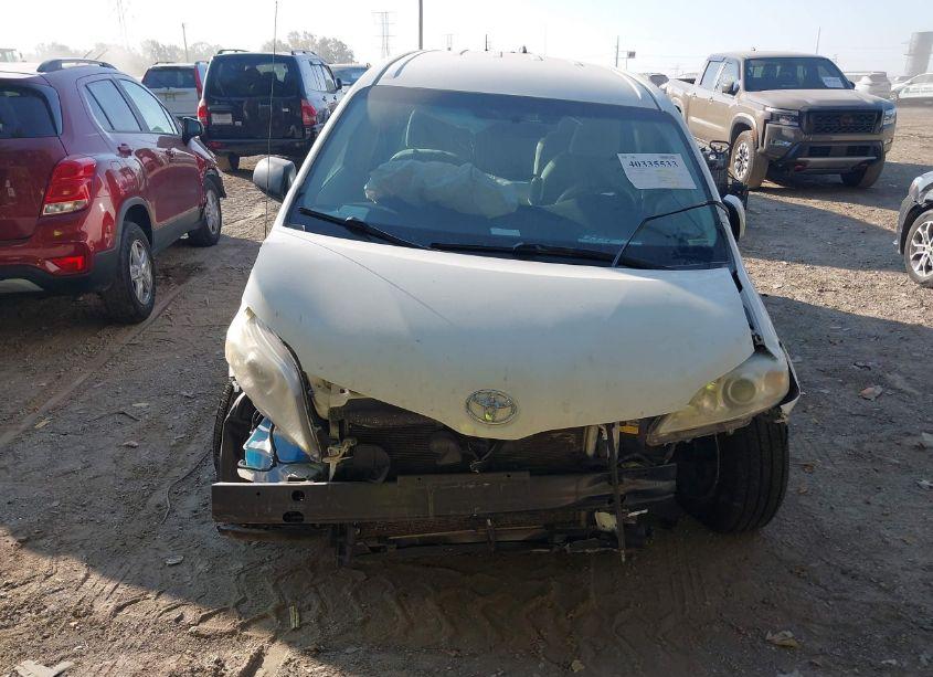 Photo 17 of 2011 Toyota Sienna BASE V6 (VIN 5TDZK3DC2BS027823)