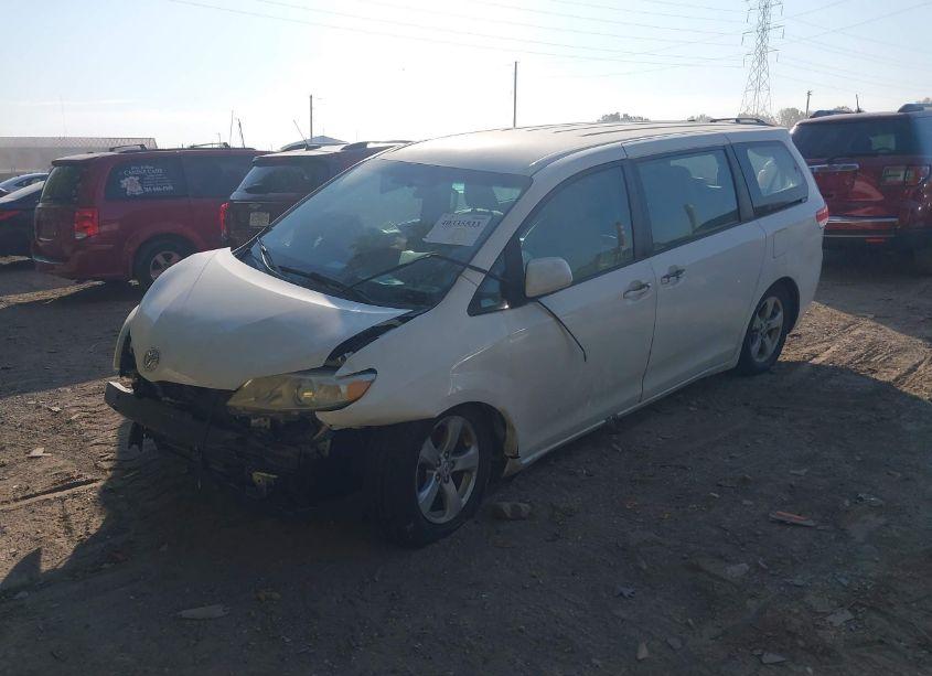Photo 2 of 2011 Toyota Sienna BASE V6 (VIN 5TDZK3DC2BS027823)
