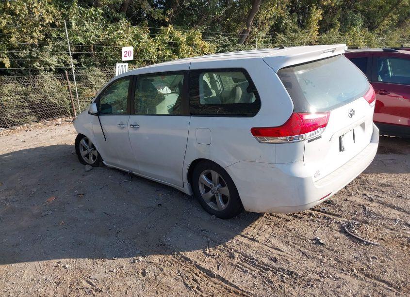 Photo 3 of 2011 Toyota Sienna BASE V6 (VIN 5TDZK3DC2BS027823)