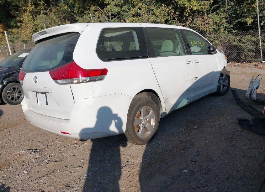 Photo 4 of 2011 Toyota Sienna BASE V6 (VIN 5TDZK3DC2BS027823)