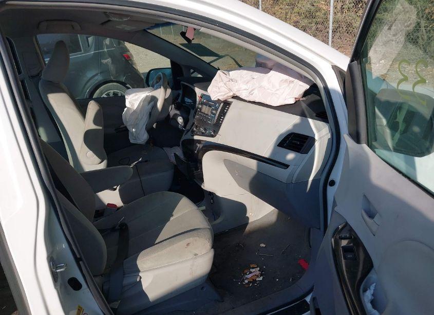 Photo 5 of 2011 Toyota Sienna BASE V6 (VIN 5TDZK3DC2BS027823)