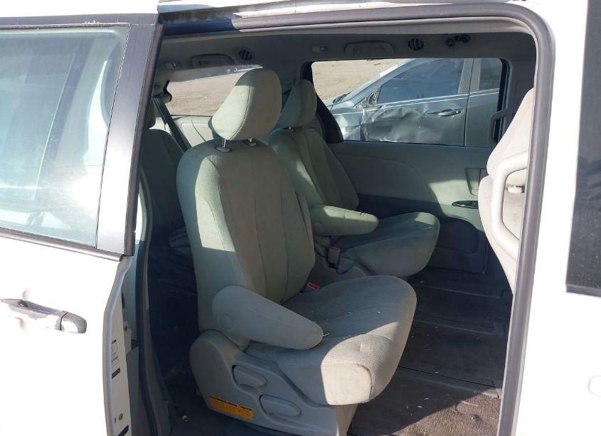 Photo 8 of 2011 Toyota Sienna BASE V6 (VIN 5TDZK3DC2BS027823)