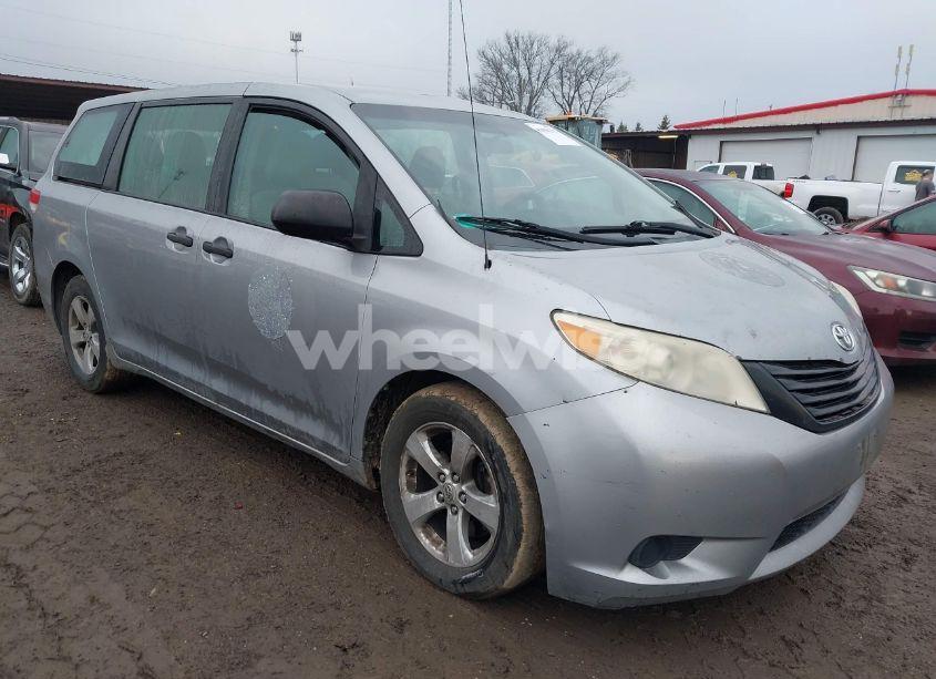 2012 Toyota Sienna BASE V6 7 PASSENGER (VIN 5TDZK3DC2CS221981) main photo