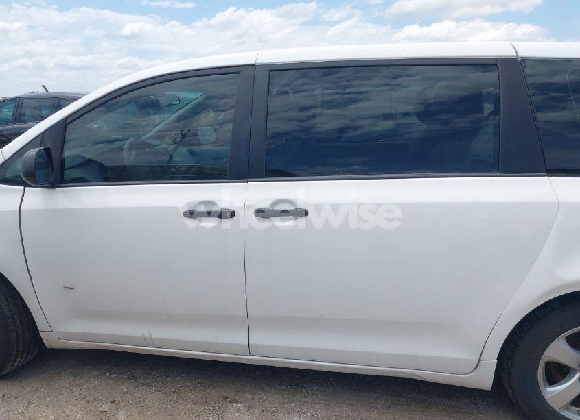 Photo 14 of 2013 Toyota Sienna (VIN 5TDZK3DC2DS292129)