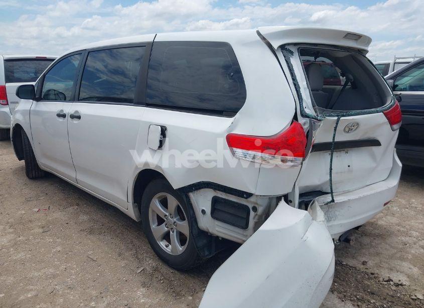 Photo 3 of 2013 Toyota Sienna (VIN 5TDZK3DC2DS292129)