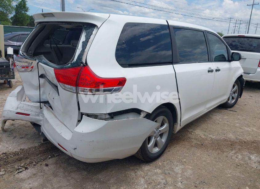 Photo 4 of 2013 Toyota Sienna (VIN 5TDZK3DC2DS292129)