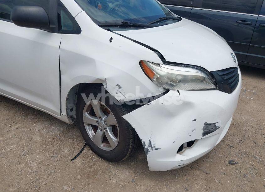 Photo 6 of 2013 Toyota Sienna (VIN 5TDZK3DC2DS292129)