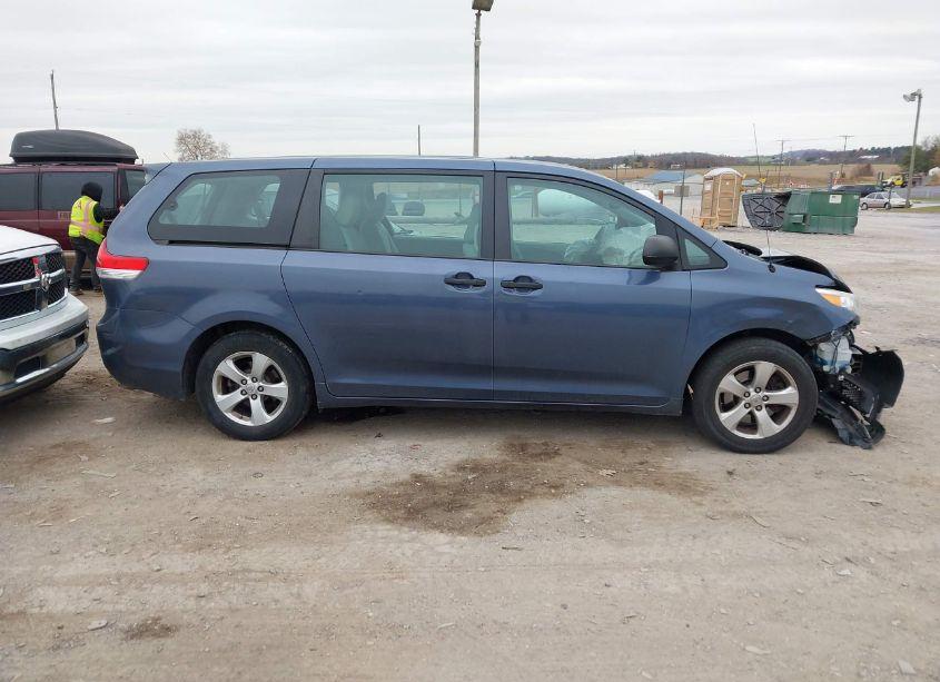 Photo 13 of 2014 Toyota Sienna L V6 7 PASSENGER (VIN 5TDZK3DC2ES457985)