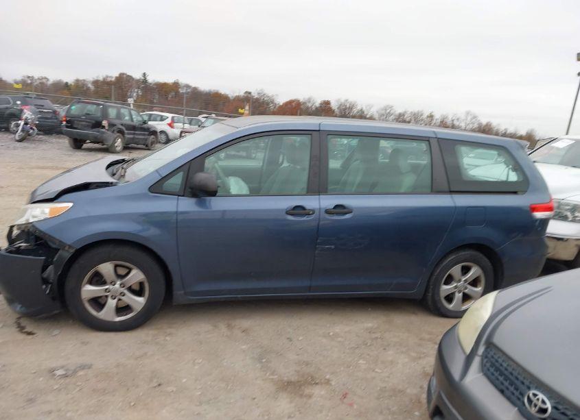 Photo 14 of 2014 Toyota Sienna L V6 7 PASSENGER (VIN 5TDZK3DC2ES457985)