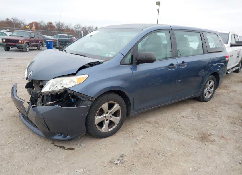 Photo 2 of 2014 Toyota Sienna L V6 7 PASSENGER (VIN 5TDZK3DC2ES457985)