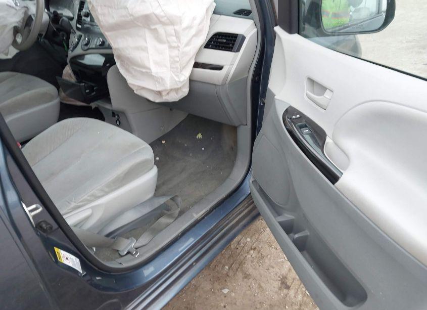 Photo 5 of 2014 Toyota Sienna L V6 7 PASSENGER (VIN 5TDZK3DC2ES457985)