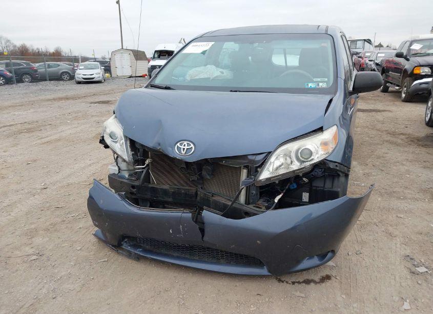 Photo 6 of 2014 Toyota Sienna L V6 7 PASSENGER (VIN 5TDZK3DC2ES457985)