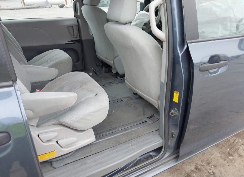 Photo 8 of 2014 Toyota Sienna L V6 7 PASSENGER (VIN 5TDZK3DC2ES457985)