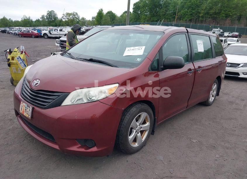 Photo 2 of 2014 Toyota Sienna L V6 7 PASSENGER (VIN 5TDZK3DC2ES505680)