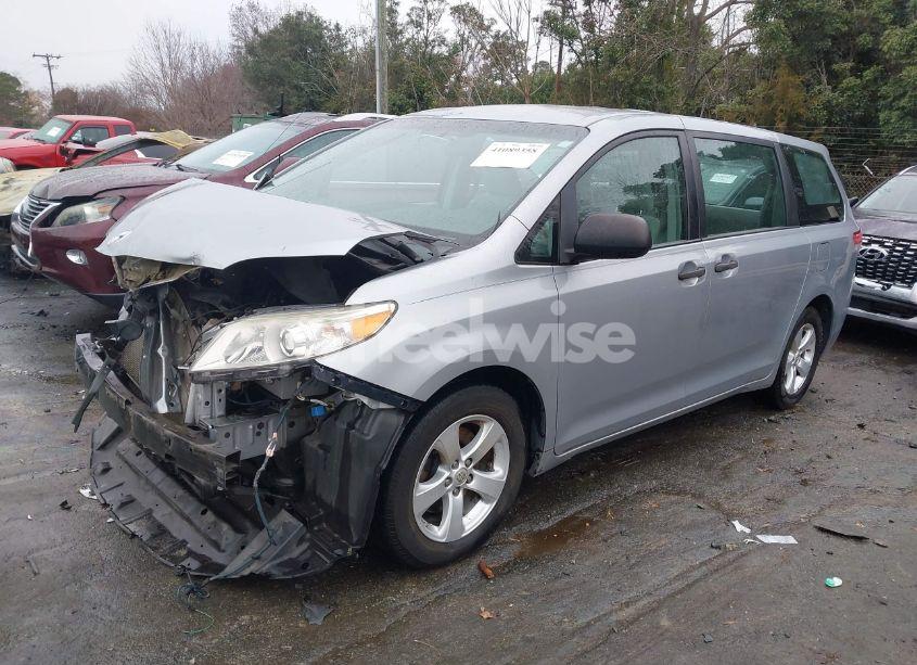 Photo 2 of 2014 Toyota Sienna L V6 7 PASSENGER (VIN 5TDZK3DC2ES510684)