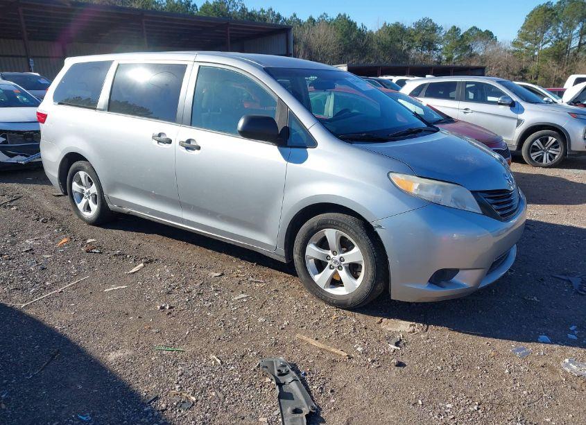 2016 Toyota Sienna L 7 PASSENGER (VIN 5TDZK3DC2GS724321) main photo