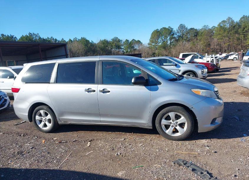 Photo 13 of 2016 Toyota Sienna L 7 PASSENGER (VIN 5TDZK3DC2GS724321)