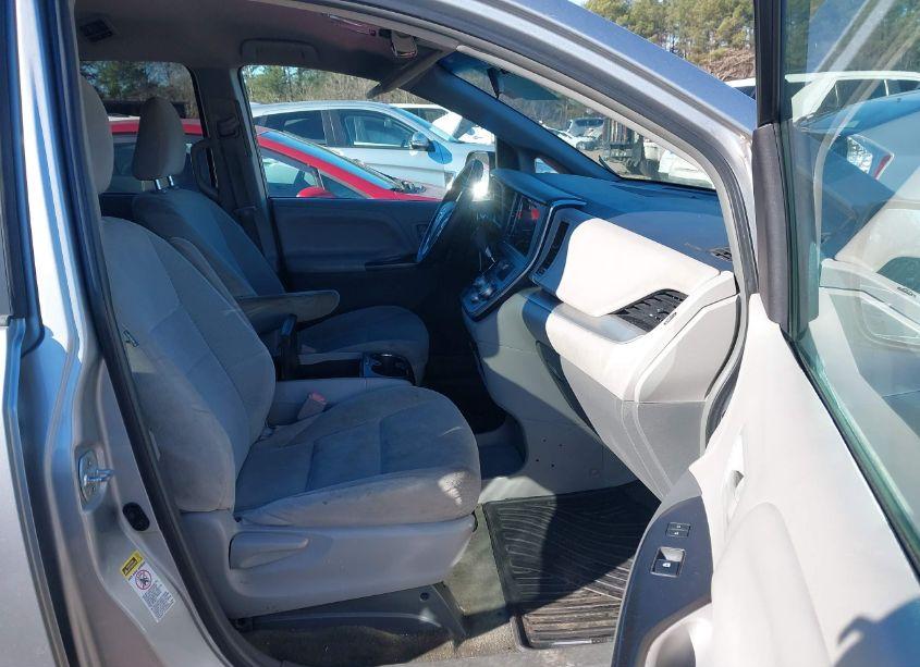 Photo 5 of 2016 Toyota Sienna L 7 PASSENGER (VIN 5TDZK3DC2GS724321)