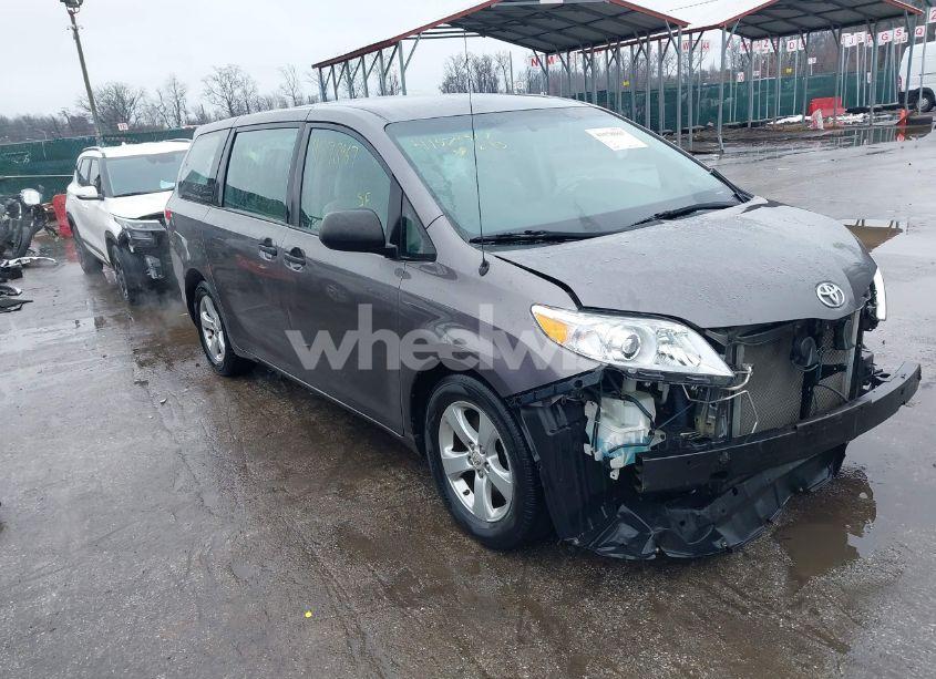 2011 Toyota Sienna BASE V6 (VIN 5TDZK3DC3BS058482) main photo
