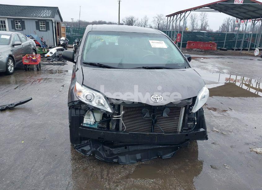 Photo 13 of 2011 Toyota Sienna BASE V6 (VIN 5TDZK3DC3BS058482)