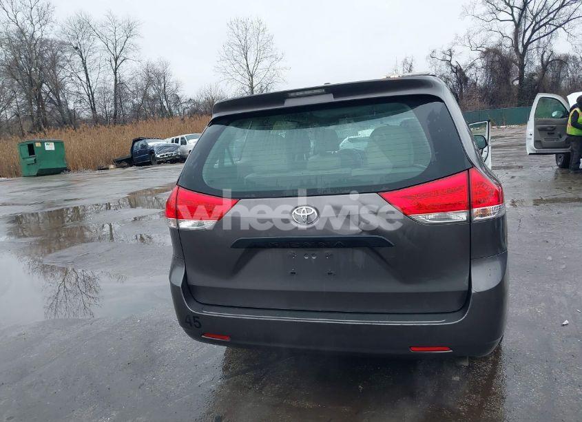 Photo 17 of 2011 Toyota Sienna BASE V6 (VIN 5TDZK3DC3BS058482)