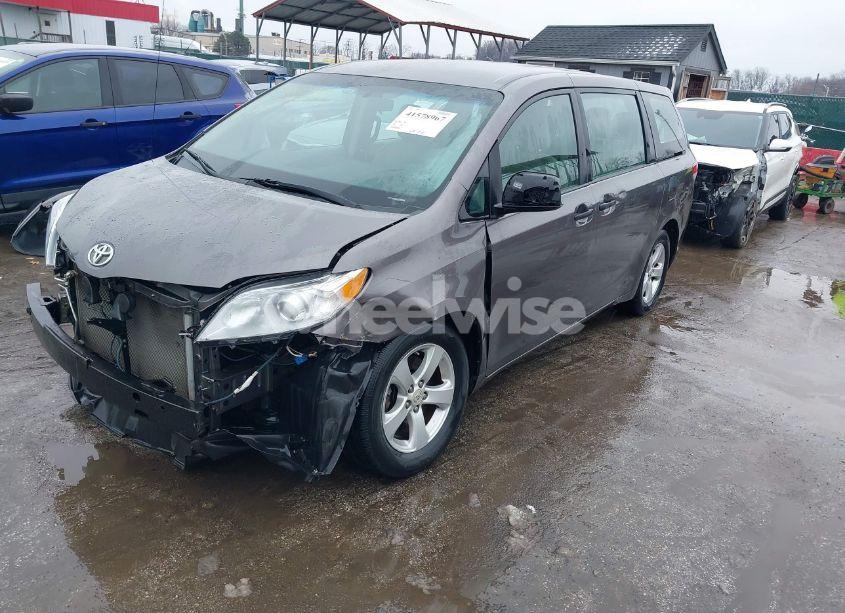 Photo 2 of 2011 Toyota Sienna BASE V6 (VIN 5TDZK3DC3BS058482)