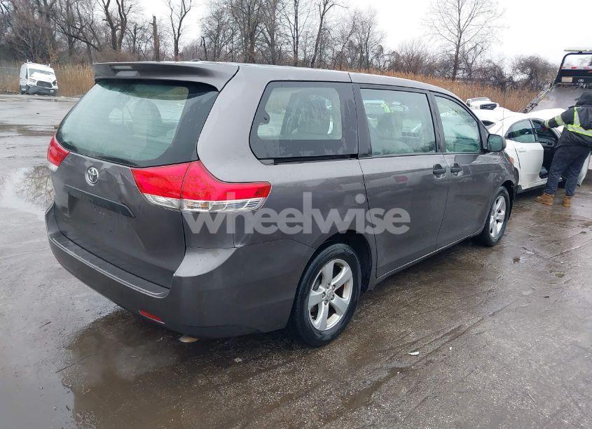 Photo 4 of 2011 Toyota Sienna BASE V6 (VIN 5TDZK3DC3BS058482)