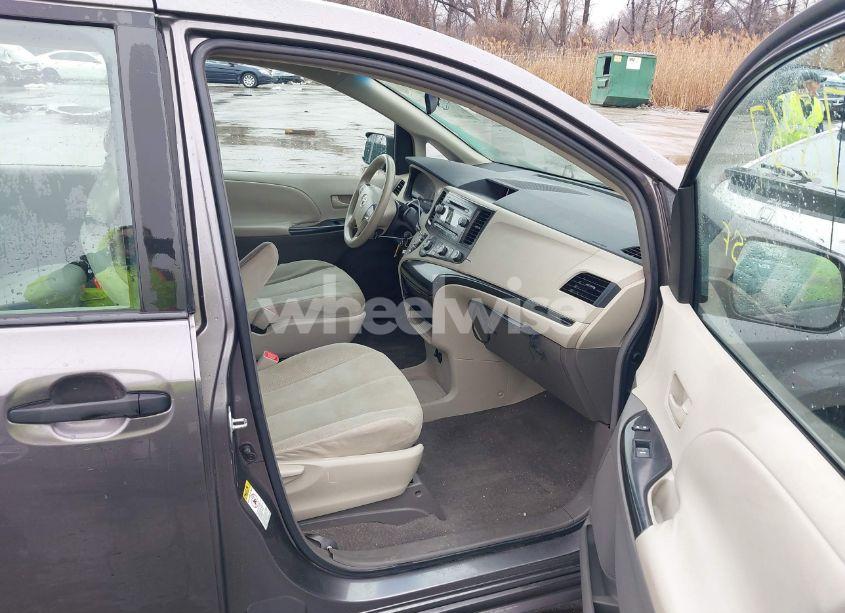 Photo 5 of 2011 Toyota Sienna BASE V6 (VIN 5TDZK3DC3BS058482)