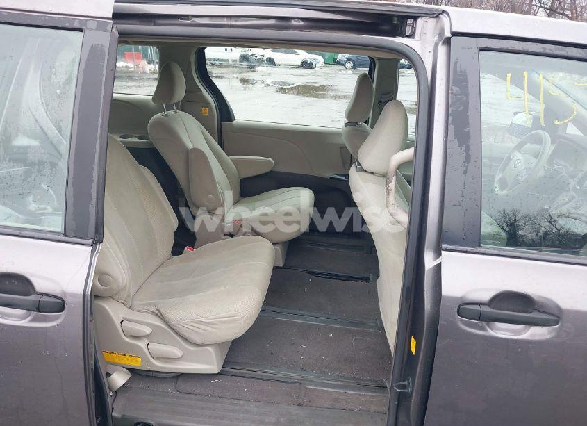 Photo 8 of 2011 Toyota Sienna BASE V6 (VIN 5TDZK3DC3BS058482)