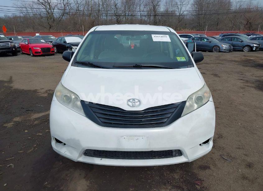Photo 12 of 2011 Toyota Sienna BASE V6 (VIN 5TDZK3DC3BS058823)