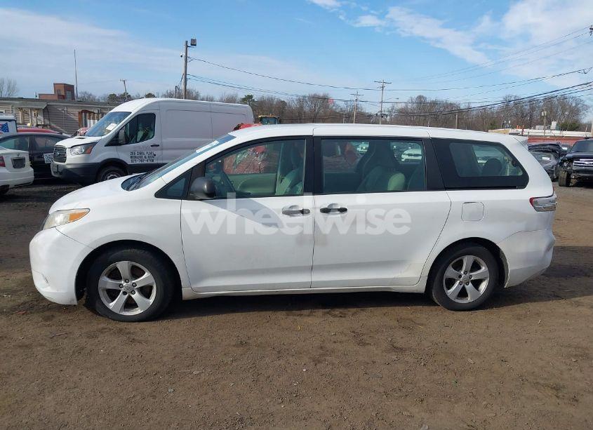 Photo 14 of 2011 Toyota Sienna BASE V6 (VIN 5TDZK3DC3BS058823)