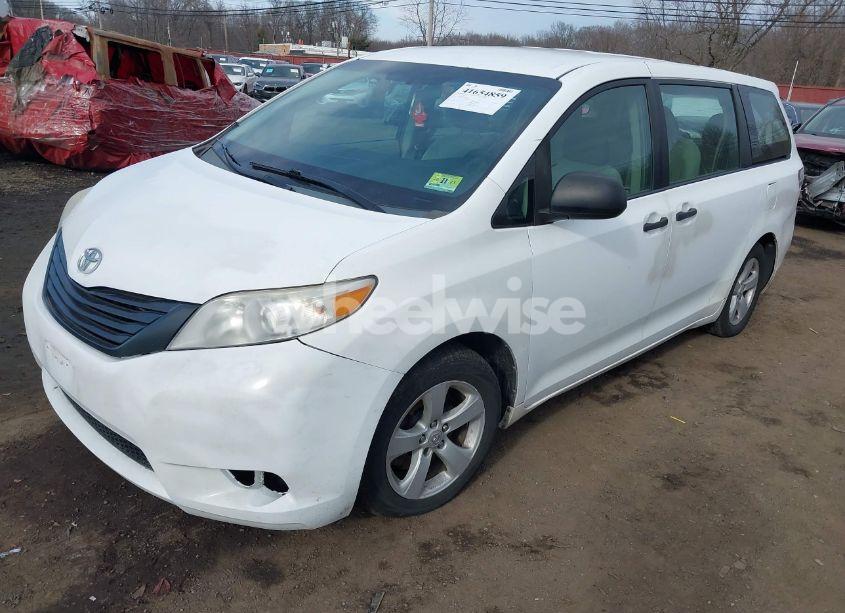 Photo 2 of 2011 Toyota Sienna BASE V6 (VIN 5TDZK3DC3BS058823)