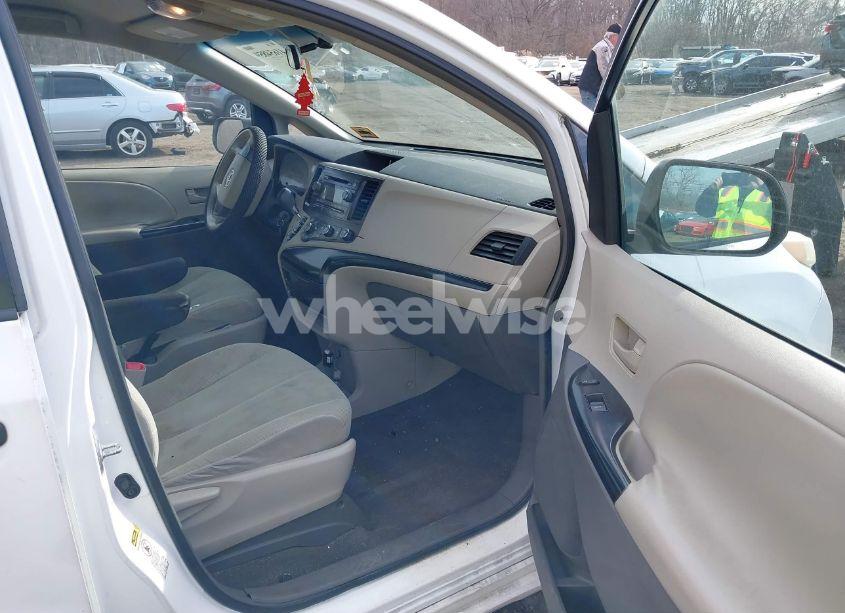 Photo 5 of 2011 Toyota Sienna BASE V6 (VIN 5TDZK3DC3BS058823)