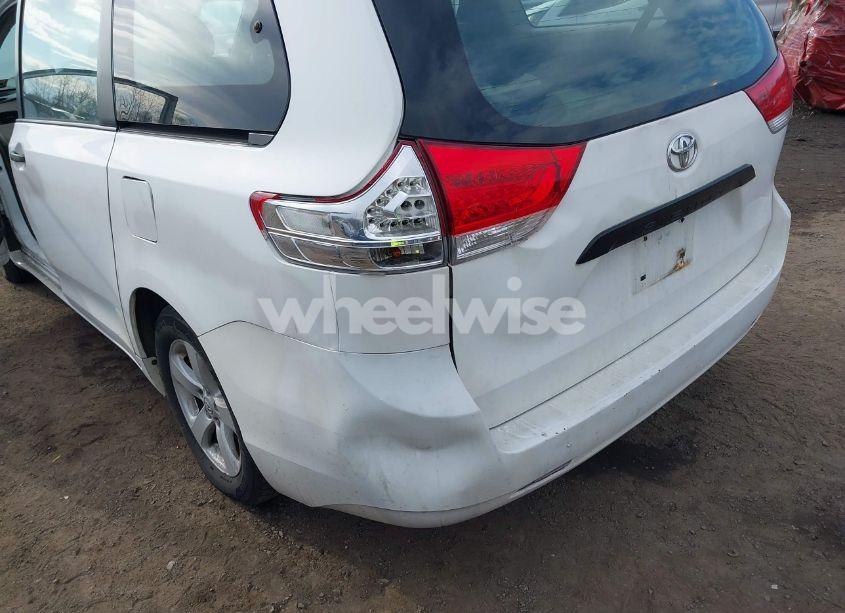 Photo 6 of 2011 Toyota Sienna BASE V6 (VIN 5TDZK3DC3BS058823)