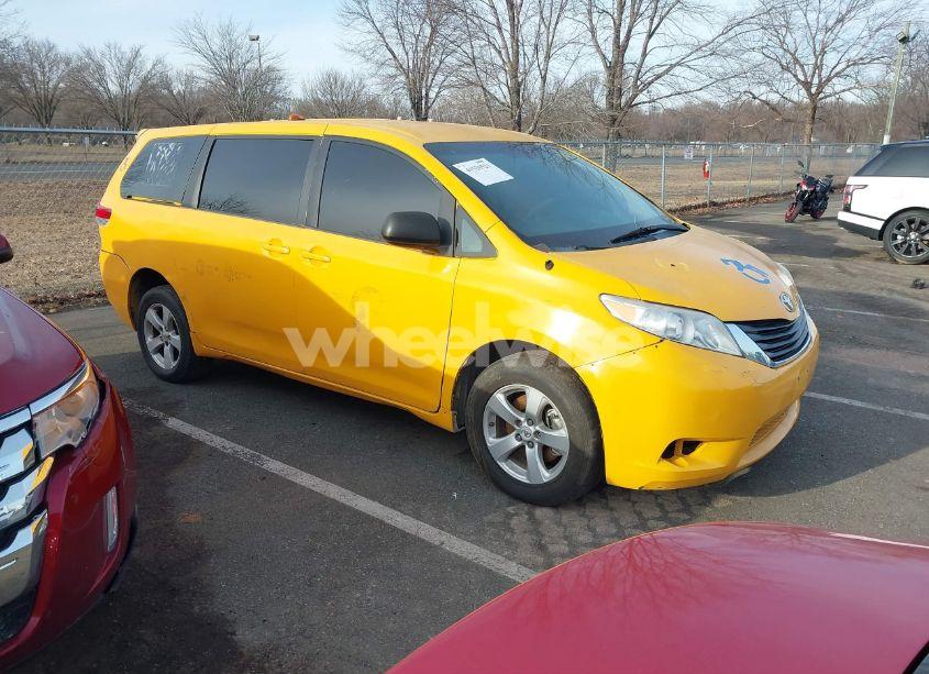 2012 Toyota Sienna BASE V6 7 PASSENGER (VIN 5TDZK3DC3CS221892) main photo