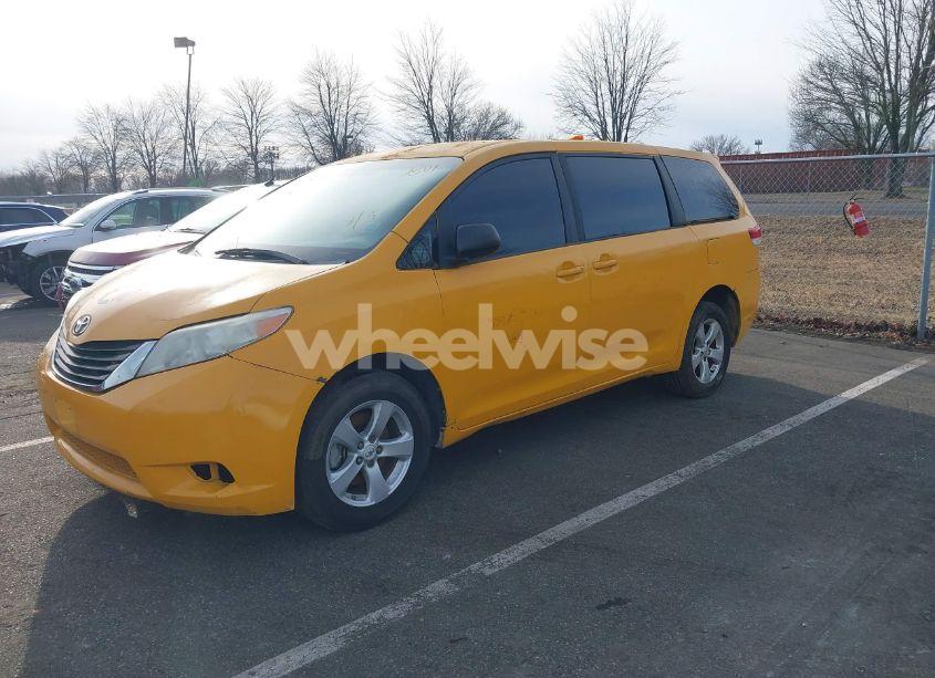 Photo 2 of 2012 Toyota Sienna BASE V6 7 PASSENGER (VIN 5TDZK3DC3CS221892)