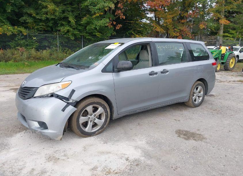 Photo 2 of 2013 Toyota Sienna L V6 7 PASSENGER (VIN 5TDZK3DC3DS362074)