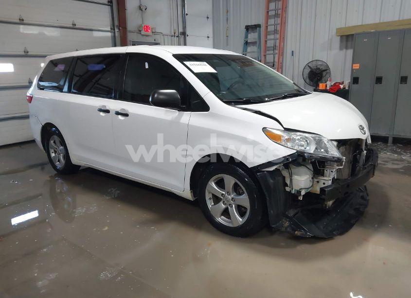 2015 Toyota Sienna L 7 PASSENGER (VIN 5TDZK3DC3FS617518) main photo